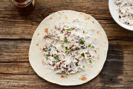 Tortilla z suszonymi pomidorami