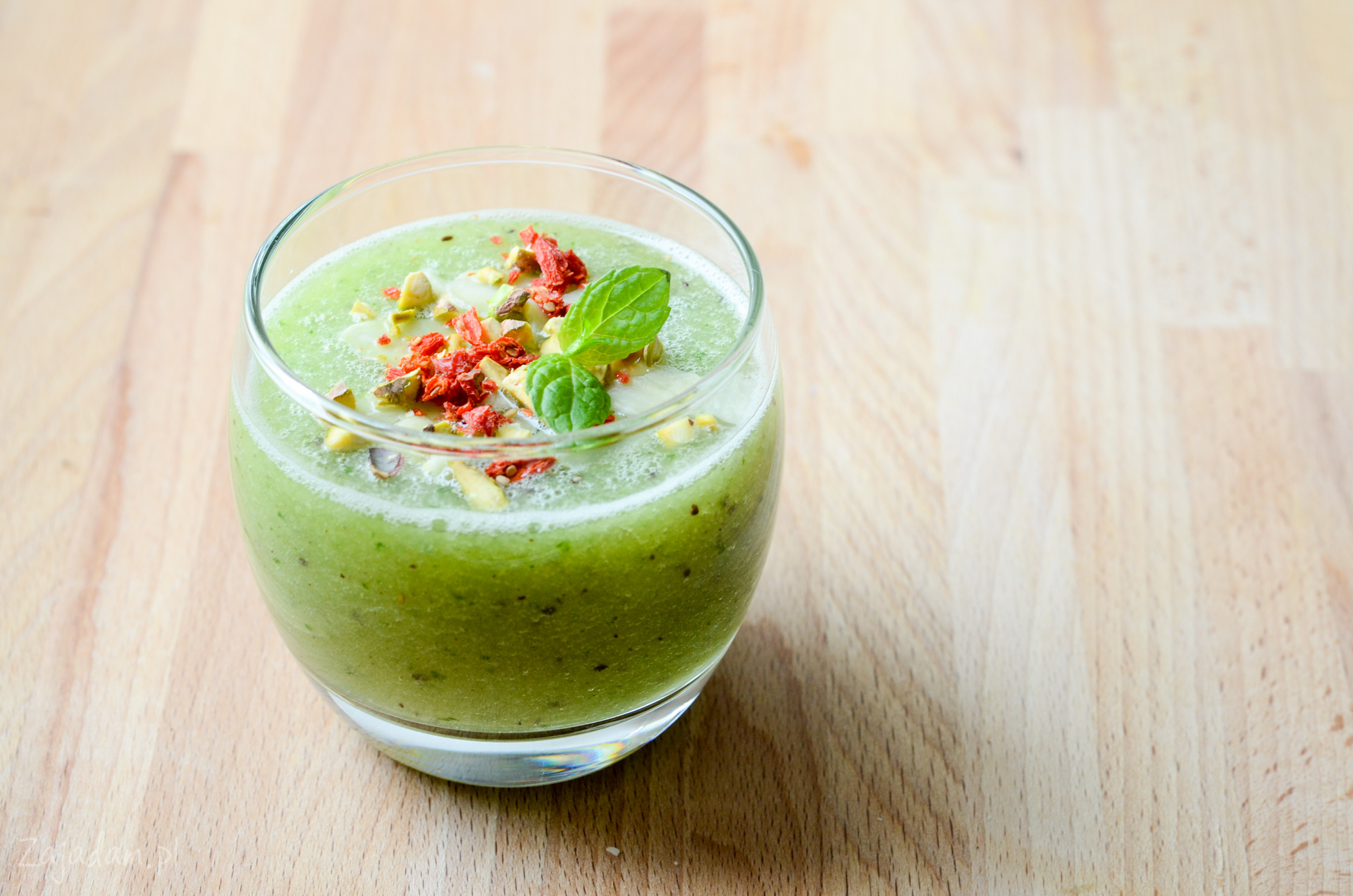 Zielony koktajl z gruszki, kiwi i pietruszki Smoothie