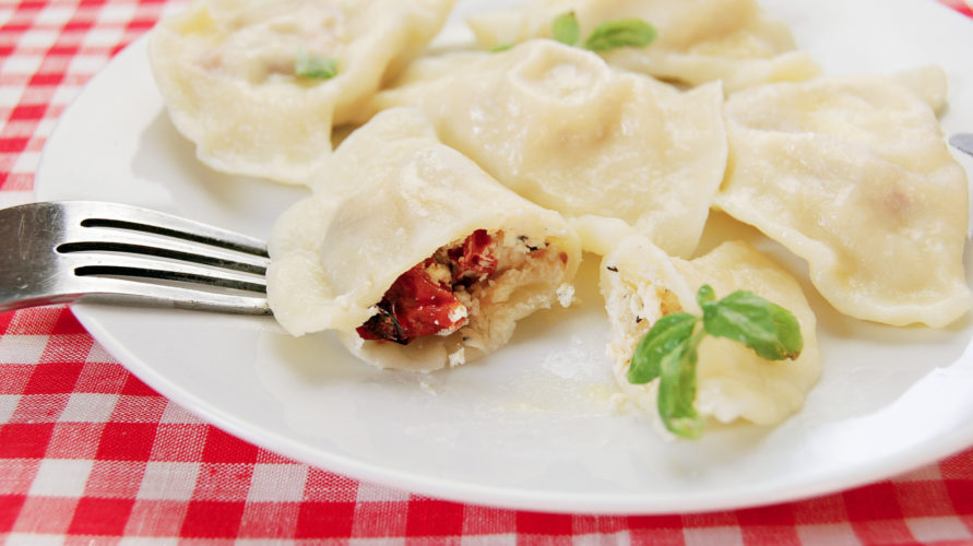 Pierogi z ricottą i suszonymi pomidorami