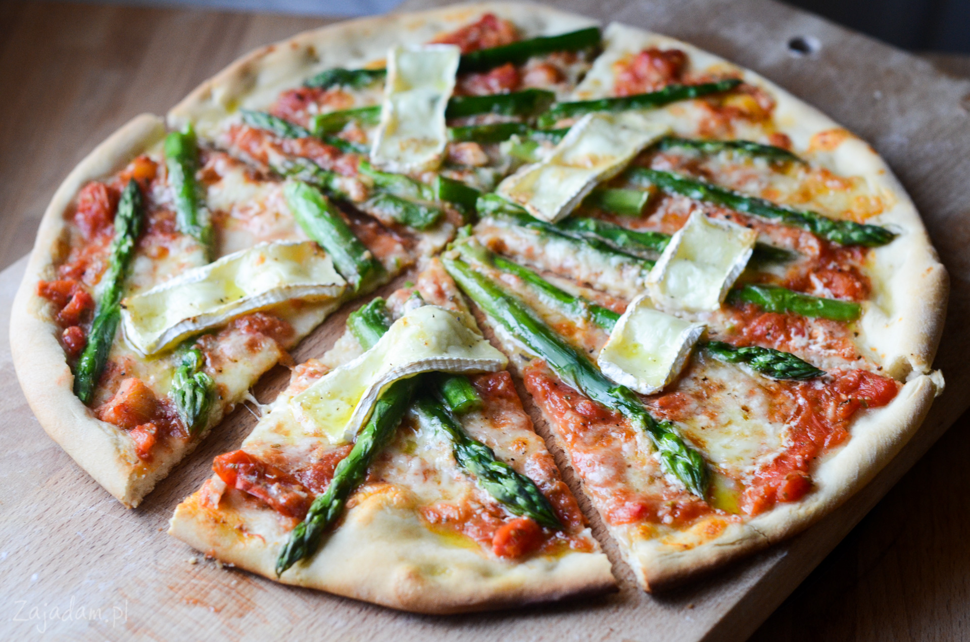 Pizza ze szparagami przepis