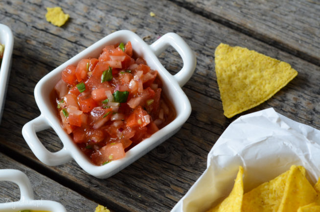 Meksykańskie dipy do nachos i tortilli